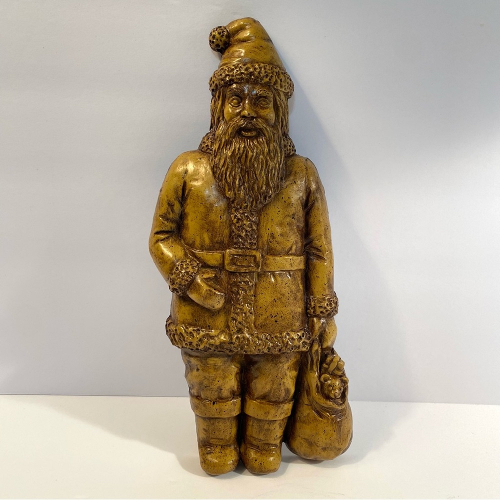 Vintage Carved Resin Santa Claus with Gift Bag Holiday Wall Hanging Decor 10036